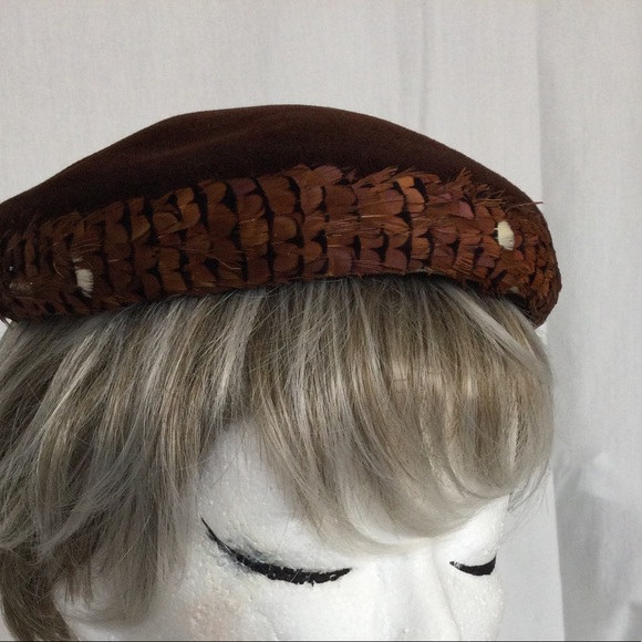 Darling Kohinoor by Caroline Skull Cap Feathered - Picture 4 of 9